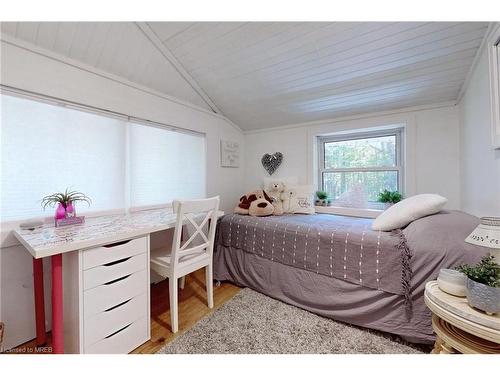190 Maple Street, Bracebridge, ON - Indoor Photo Showing Bedroom