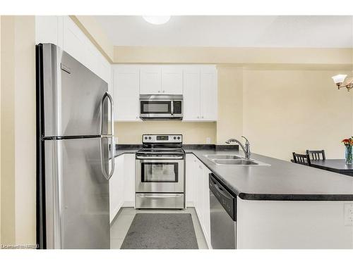 420-216 Oak Park Boulevard, Oakville, ON - Indoor Photo Showing Kitchen With Double Sink