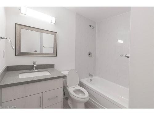 207-4422 Huron Street, Niagara Falls, ON - Indoor Photo Showing Bathroom