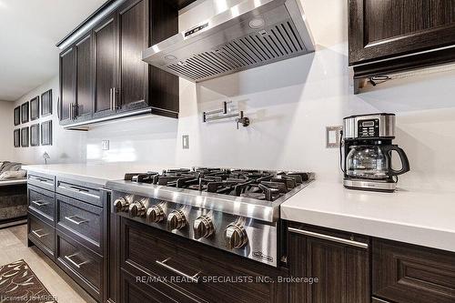 388 Turnberry Crescent, Peel, ON - Indoor Photo Showing Kitchen With Upgraded Kitchen
