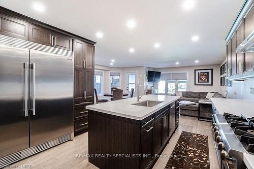 388 Turnberry Crescent, Peel, ON - Indoor Photo Showing Kitchen With Upgraded Kitchen