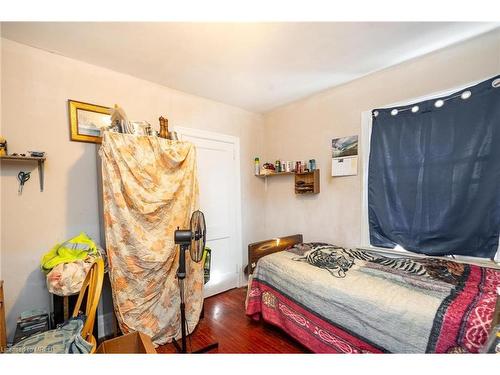 112 Dorothy Street, Welland, ON - Indoor Photo Showing Bedroom