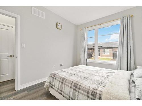10-550 Grey Street, Brantford, ON - Indoor Photo Showing Bedroom