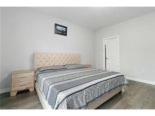 10-550 Grey Street, Brantford, ON - Indoor Photo Showing Bedroom