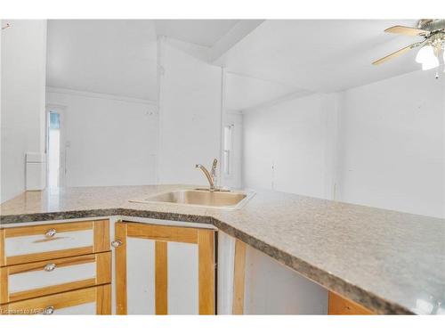 11 Broadway Avenue, Brockville, ON - Indoor Photo Showing Kitchen