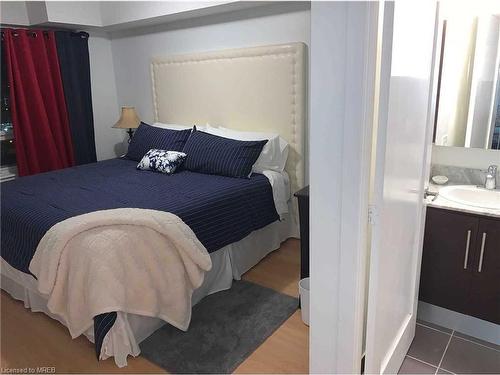 1017-20 Blue Jays Way, Toronto, ON - Indoor Photo Showing Bedroom