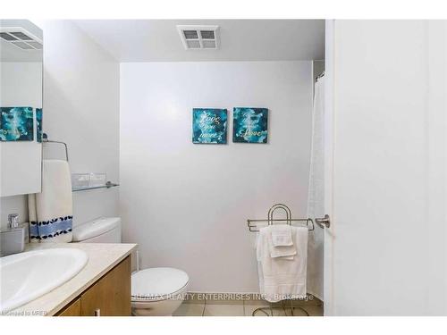 1109-20 Blue Jays Way, Toronto, ON - Indoor Photo Showing Bathroom
