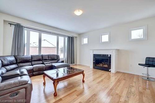 4 Golden Meadows Drive, Otonabee-South Monaghan, ON - Indoor Photo Showing Living Room With Fireplace