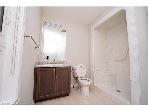 70 St George Street, Welland, ON - Indoor Photo Showing Bathroom