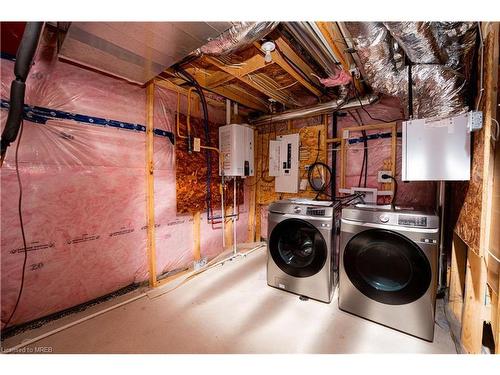 70 St George Street, Welland, ON - Indoor Photo Showing Laundry Room
