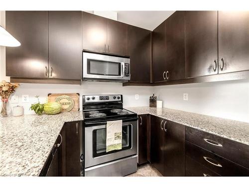 424-383 Main Street E, Milton, ON - Indoor Photo Showing Kitchen With Upgraded Kitchen
