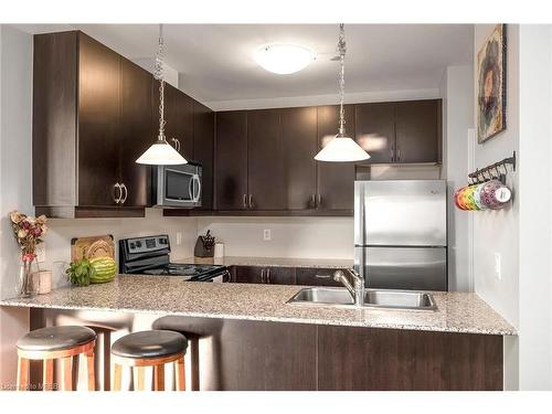 424-383 Main Street E, Milton, ON - Indoor Photo Showing Kitchen With Double Sink With Upgraded Kitchen