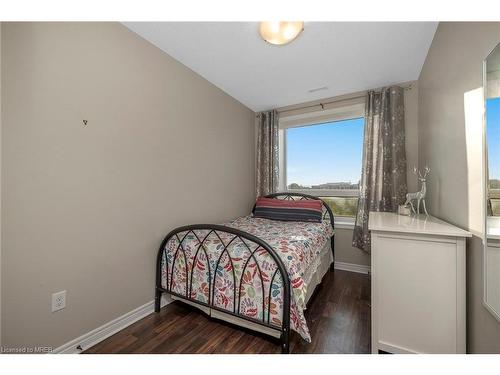 424-383 Main Street E, Milton, ON - Indoor Photo Showing Bedroom