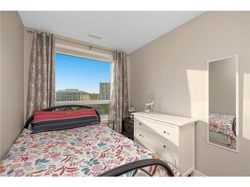 424-383 Main Street E, Milton, ON - Indoor Photo Showing Bedroom