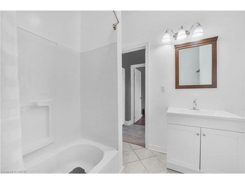 4697 Huron Street, Niagara Falls, ON - Indoor Photo Showing Bathroom