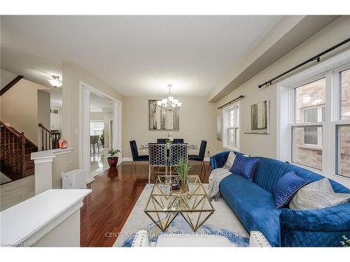 159 Wright Crescent, Niagara-On-The-Lake, ON - Indoor Photo Showing Living Room