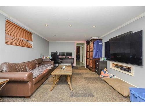8136 Hornby Road, Halton Hills, ON - Indoor Photo Showing Living Room