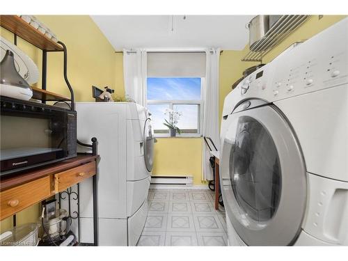 801-966 Inverhouse Drive, Mississauga, ON - Indoor Photo Showing Laundry Room
