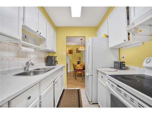 801-966 Inverhouse Drive, Mississauga, ON - Indoor Photo Showing Kitchen With Double Sink
