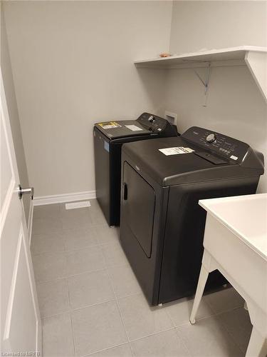 188 Lumen Place, Ottawa, ON - Indoor Photo Showing Laundry Room
