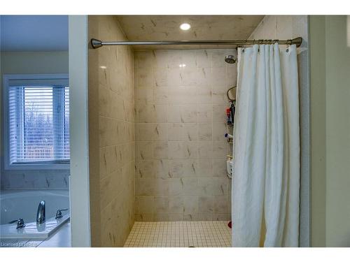 667 Linden Drive Drive, Cambridge, ON - Indoor Photo Showing Bathroom