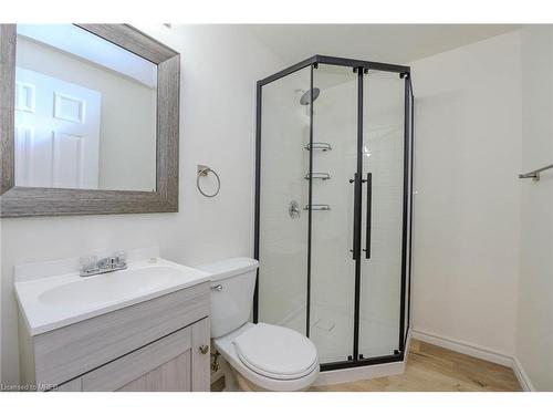 46 Tweedsdale Street, Kitchener, ON - Indoor Photo Showing Bathroom