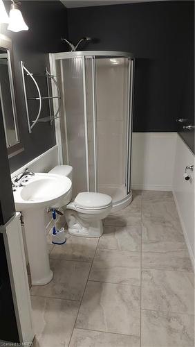 Basement Apartment-41 Limerick Lane, Brantford, ON - Indoor Photo Showing Bathroom