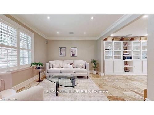 950 Harvey Place, Burlington, ON - Indoor Photo Showing Living Room