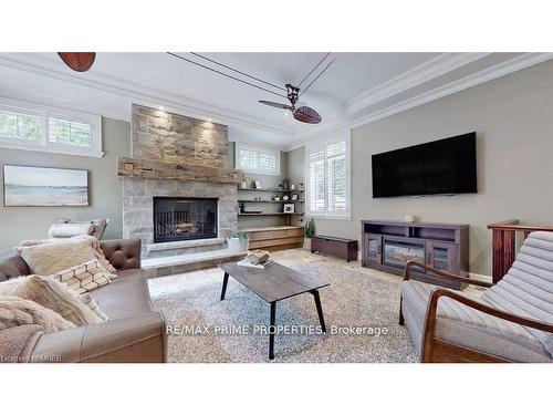 950 Harvey Place, Burlington, ON - Indoor Photo Showing Living Room With Fireplace