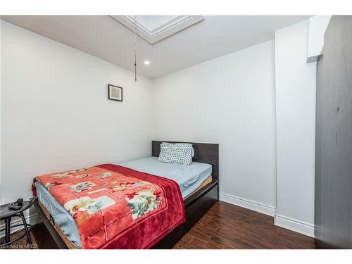 1406 Gerrard Street, Toronto, ON - Indoor Photo Showing Bedroom