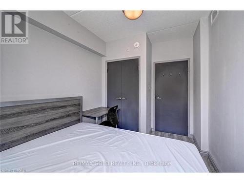G304-275 Larch Street, Waterloo, ON - Indoor Photo Showing Bedroom