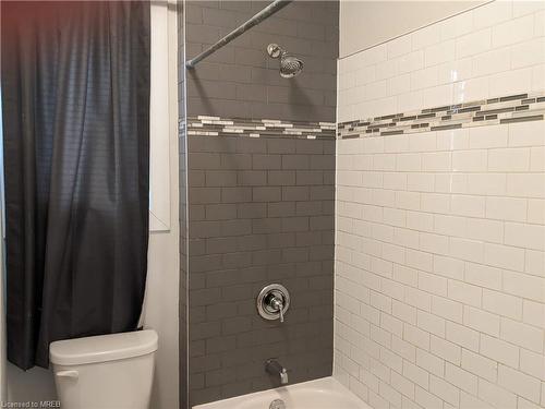 5042 Ontario Avenue, Niagara Falls, ON - Indoor Photo Showing Bathroom