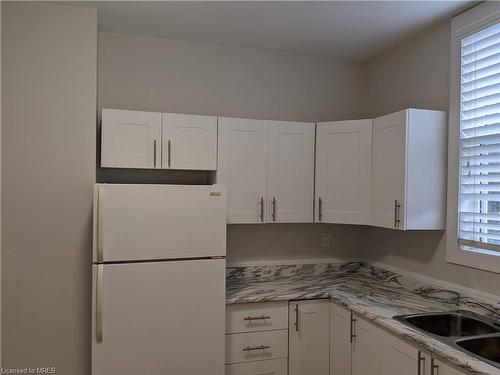 5042 Ontario Avenue, Niagara Falls, ON - Indoor Photo Showing Kitchen With Double Sink