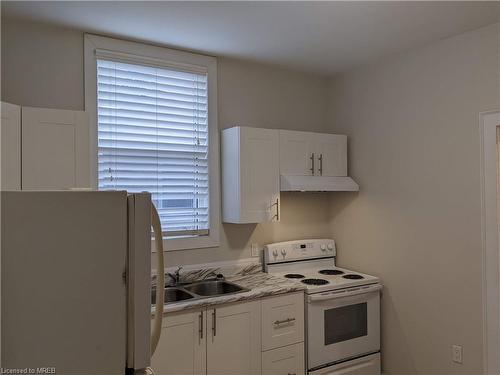 5042 Ontario Avenue, Niagara Falls, ON - Indoor Photo Showing Kitchen With Double Sink