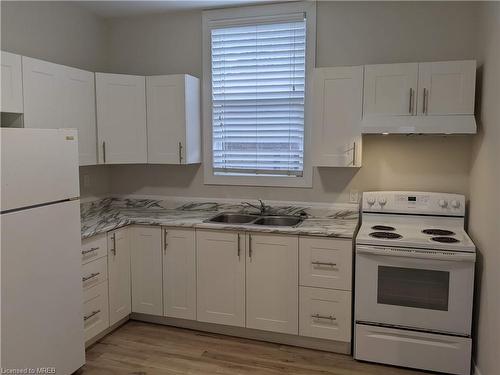 5042 Ontario Avenue, Niagara Falls, ON - Indoor Photo Showing Kitchen With Double Sink