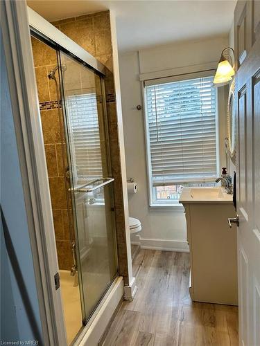 5042 Ontario Avenue, Niagara Falls, ON - Indoor Photo Showing Bathroom