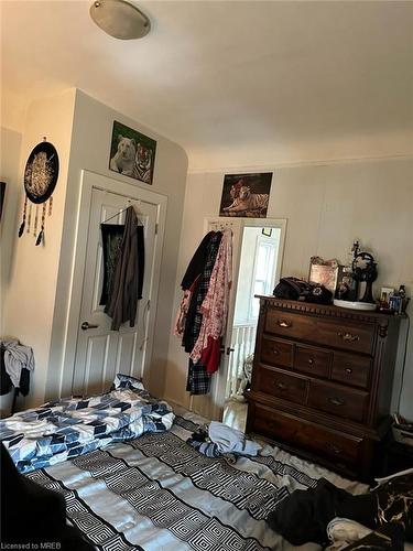 5042 Ontario Avenue, Niagara Falls, ON - Indoor Photo Showing Bedroom