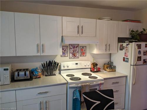 5042 Ontario Avenue, Niagara Falls, ON - Indoor Photo Showing Kitchen