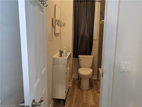 5042 Ontario Avenue, Niagara Falls, ON - Indoor Photo Showing Bathroom