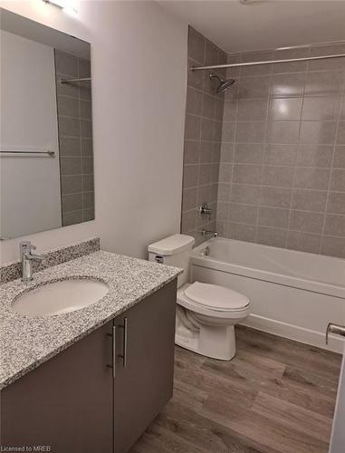 43-205 West Oak Trail, Kitchener, ON - Indoor Photo Showing Bathroom