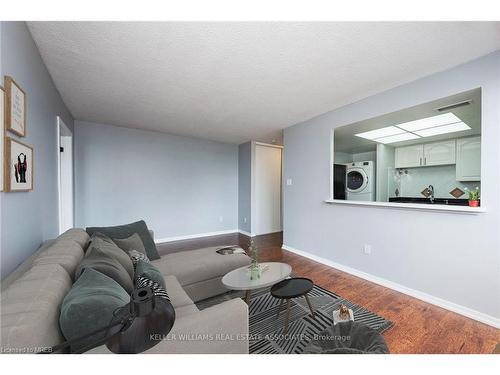 507-300 Webb Drive, Mississauga, ON - Indoor Photo Showing Living Room