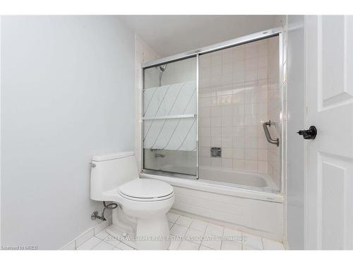 507-300 Webb Drive, Mississauga, ON - Indoor Photo Showing Bathroom