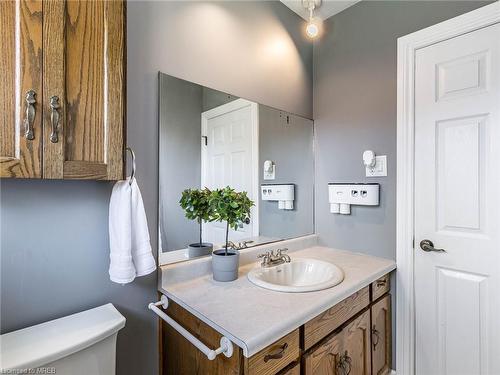 100 Warren Road, Kitchener, ON - Indoor Photo Showing Bathroom