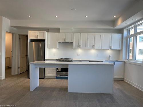 221-1070 Douglas Mccurdy Common, Mississauga, ON - Indoor Photo Showing Kitchen With Upgraded Kitchen