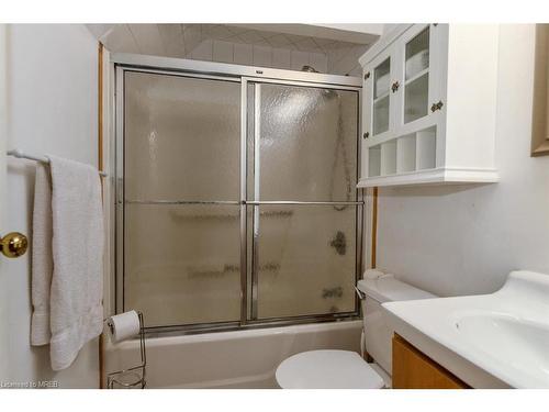 715 Bush Street, Caledon, ON - Indoor Photo Showing Bathroom