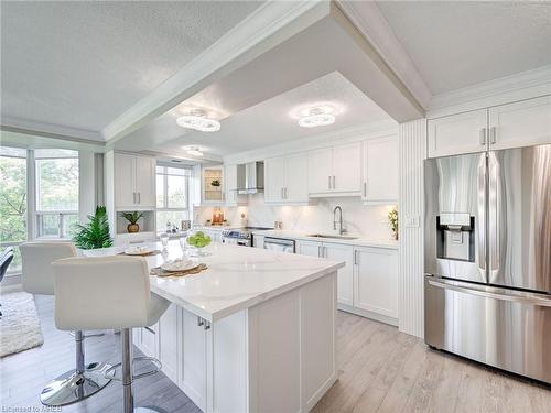 301-5280 Lakeshore Road, Burlington, ON - Indoor Photo Showing Kitchen With Upgraded Kitchen