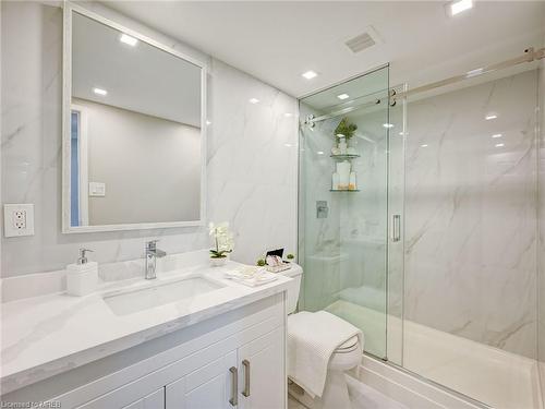 301-5280 Lakeshore Road, Burlington, ON - Indoor Photo Showing Bathroom
