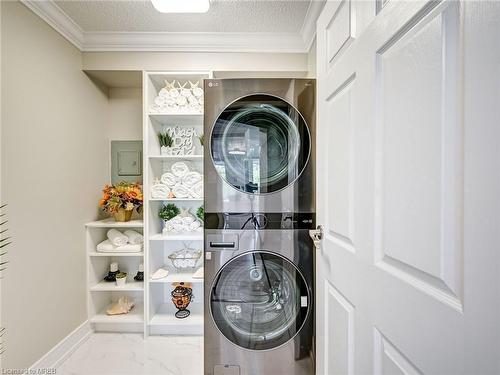 301-5280 Lakeshore Road, Burlington, ON - Indoor Photo Showing Laundry Room