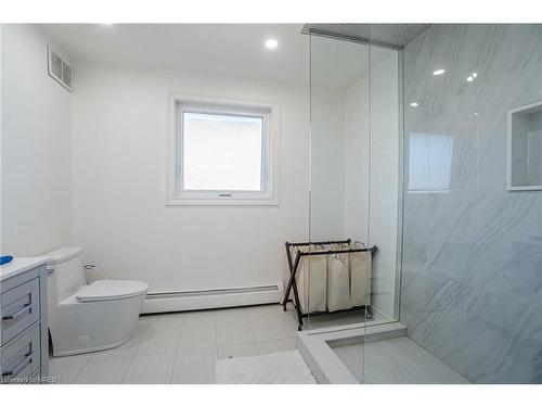 170 Iva Street, Welland, ON - Indoor Photo Showing Bathroom
