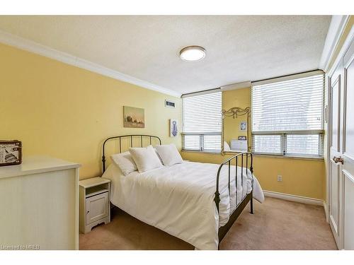 Ph5-3650 Kaneff Crescent, Peel, ON - Indoor Photo Showing Bedroom